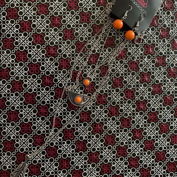 Necklace and matching Earrings - Picture 2 of 2